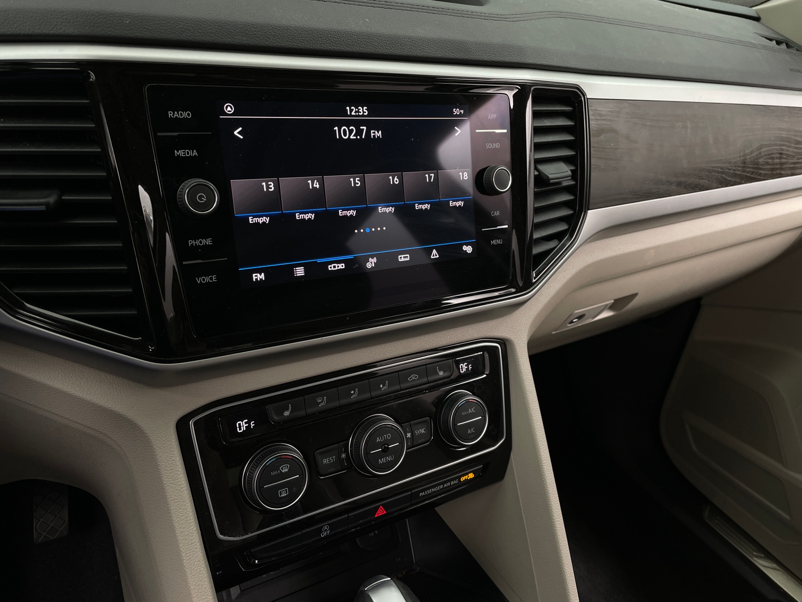 Thumbnail: 2022 Volkswagen Atlas - 3