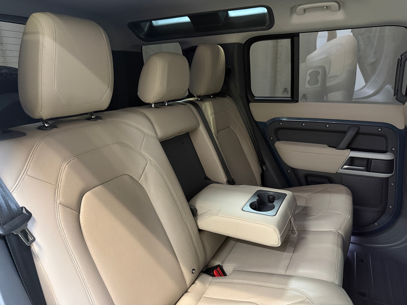 Thumbnail: 2023 Land Rover Defender - 5