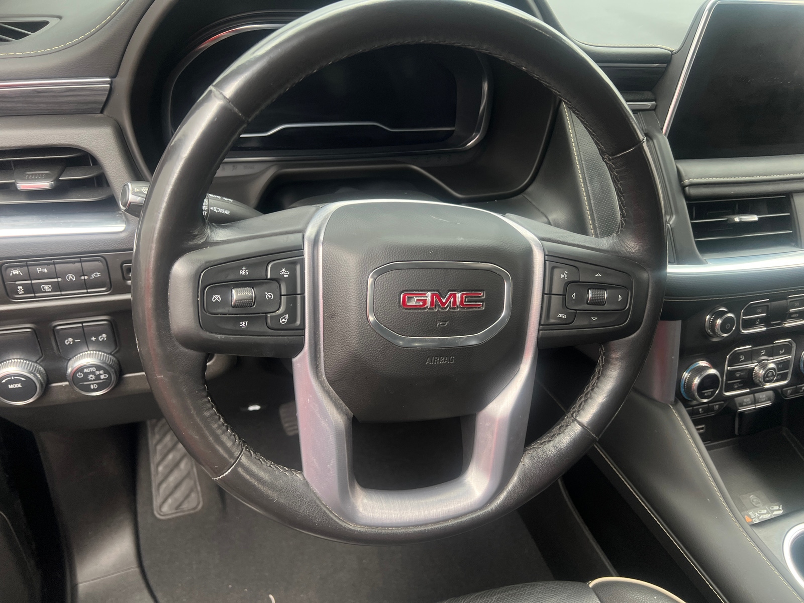 Thumbnail: 2022 GMC Yukon XL - 4