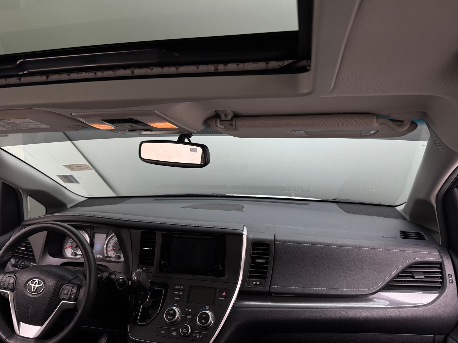 Thumbnail: 2017 Toyota Sienna - 2