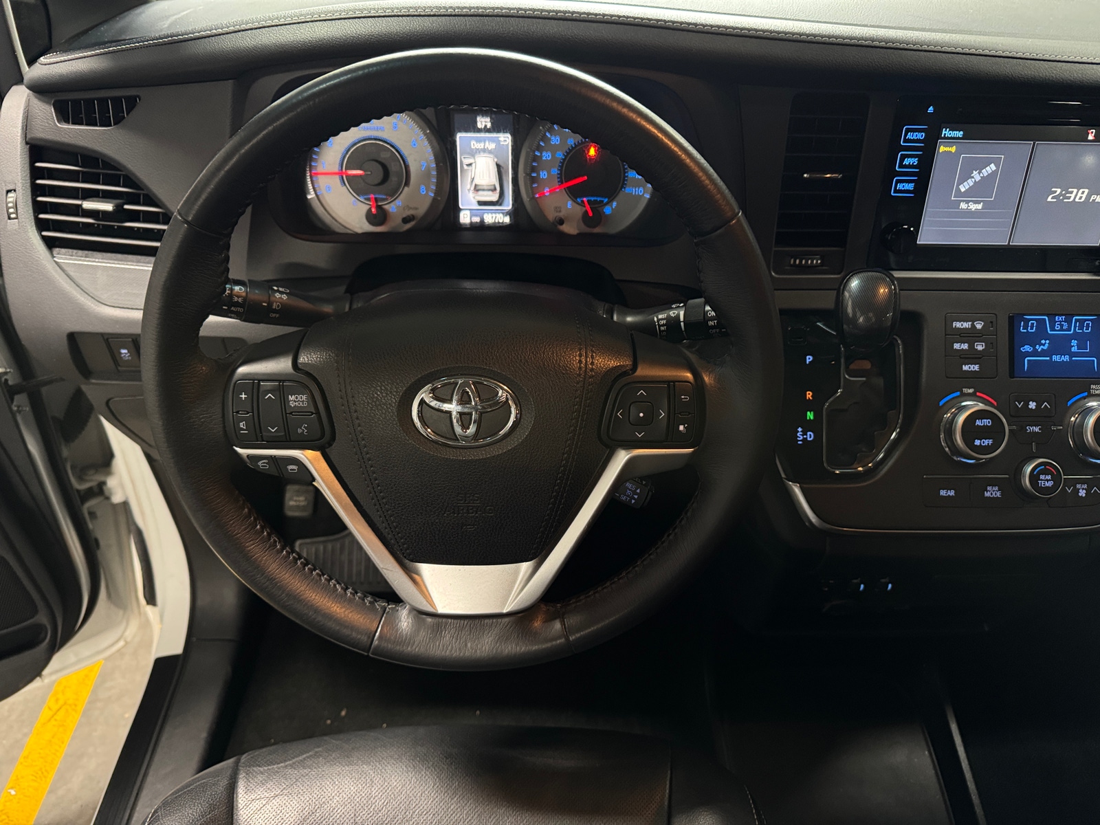 Thumbnail: 2017 Toyota Sienna - 4