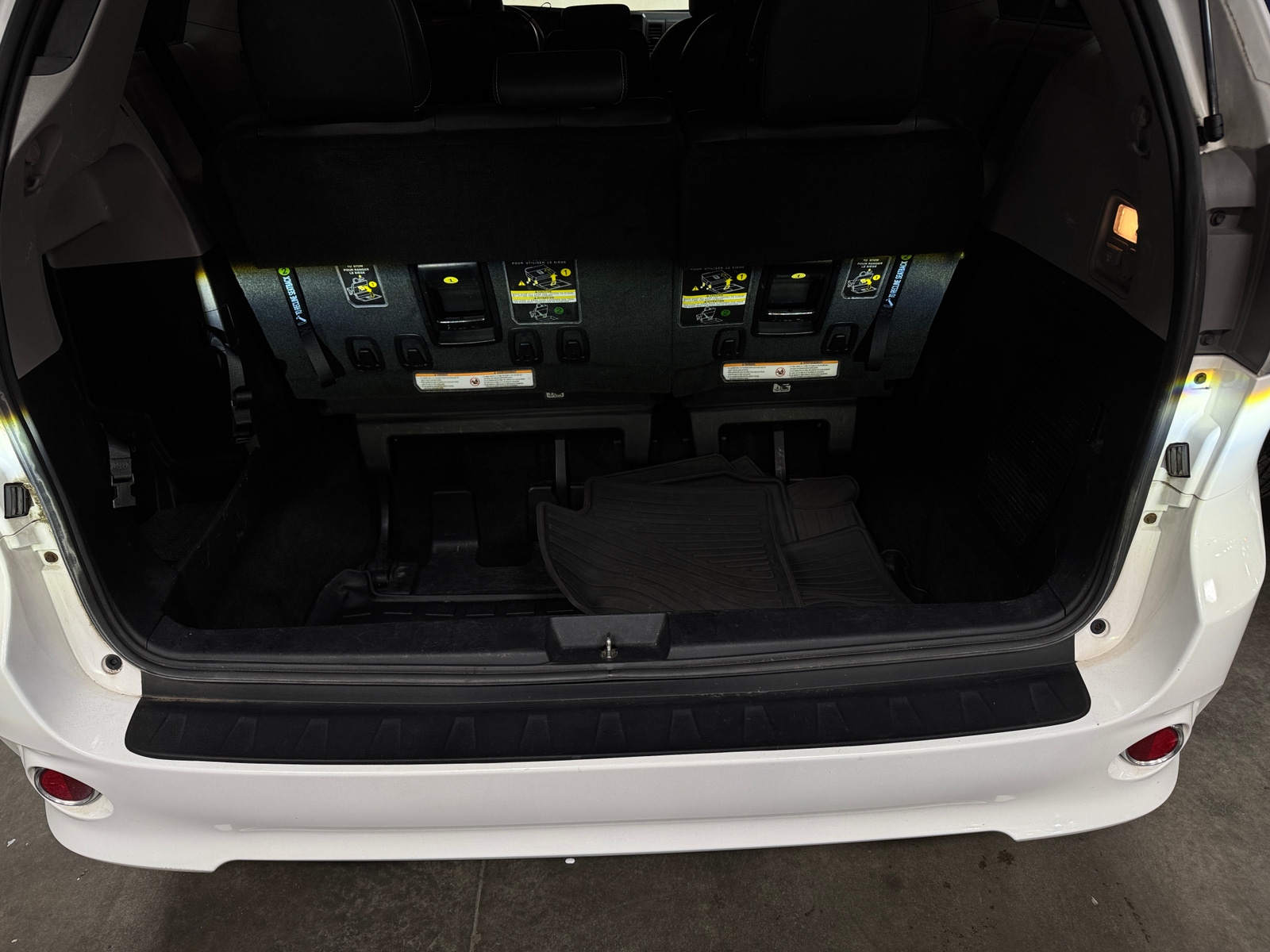 Thumbnail: 2017 Toyota Sienna - 6