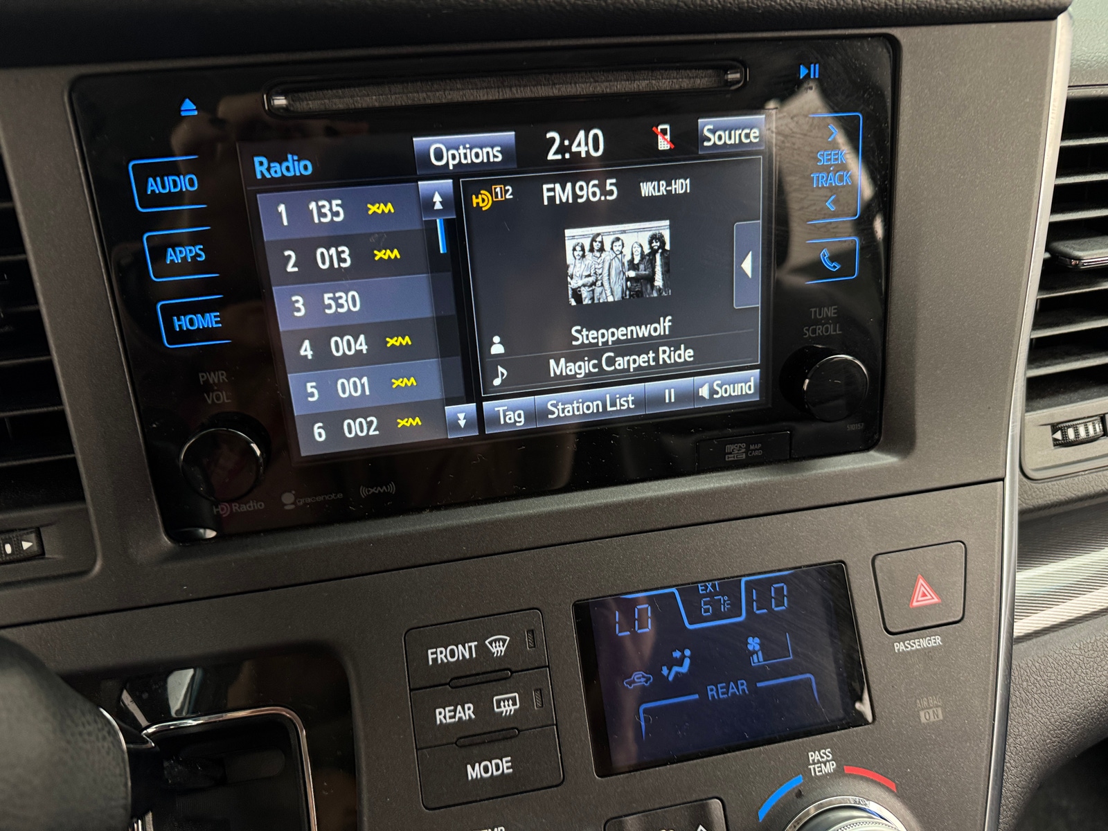 Thumbnail: 2017 Toyota Sienna - 3