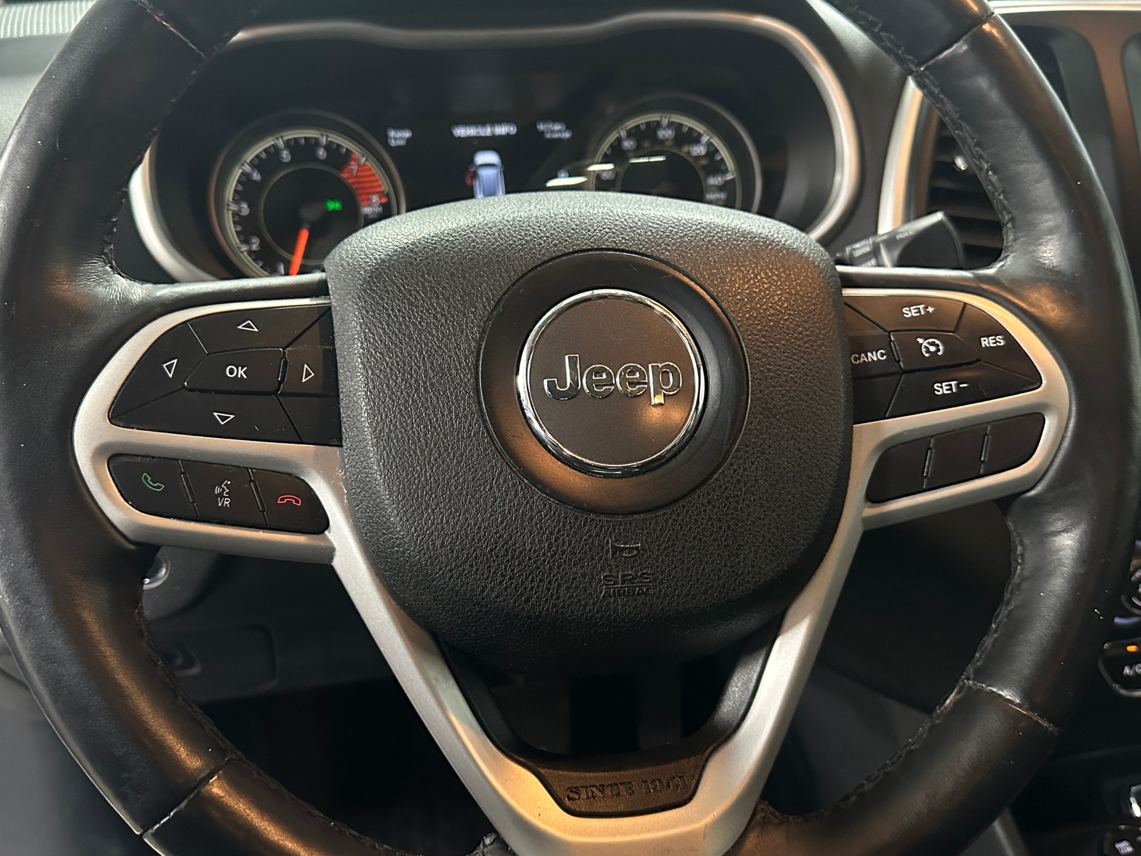 Thumbnail: 2017 Jeep Cherokee - 4
