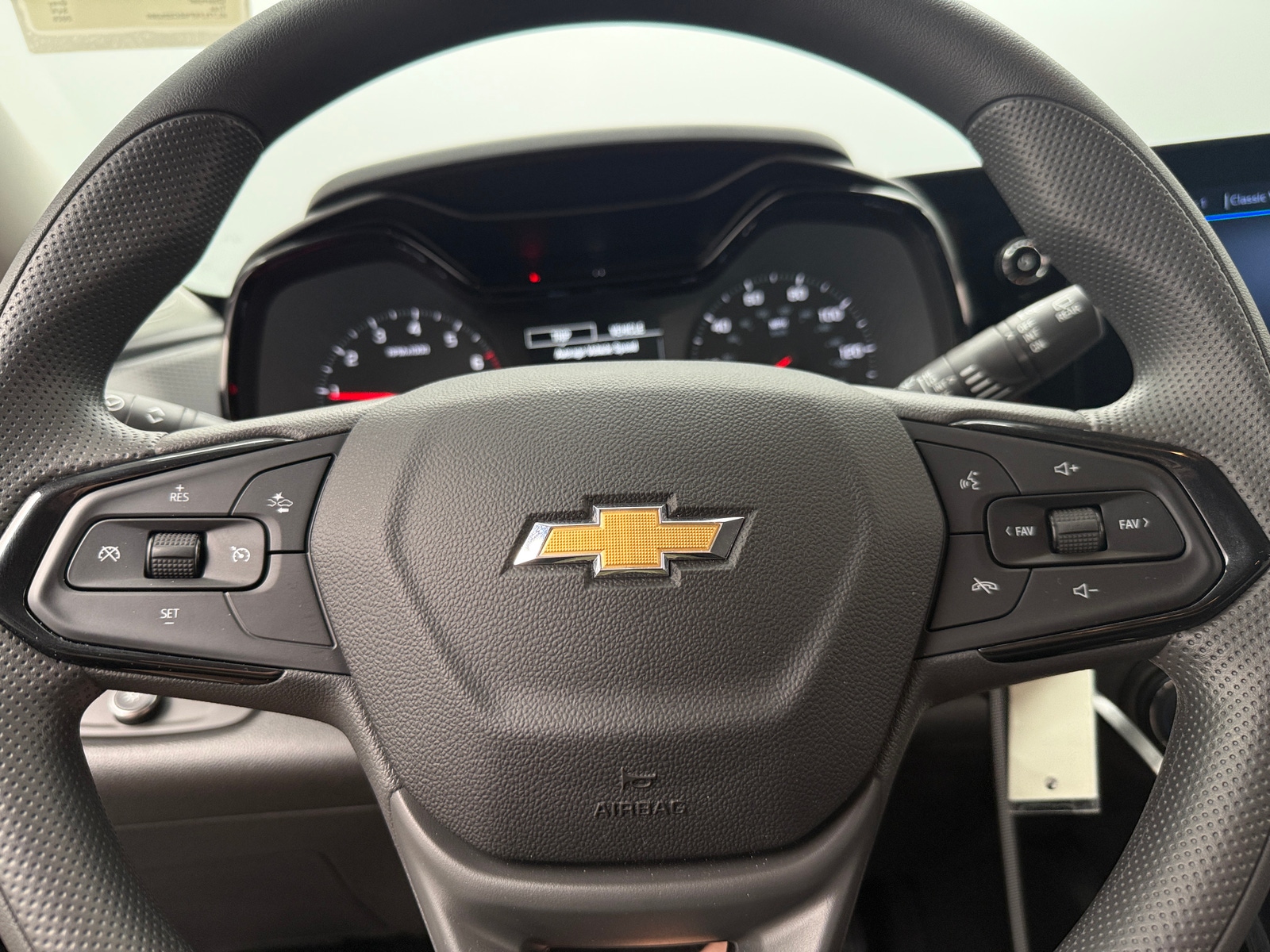 Thumbnail: 2025 Chevrolet Trax - 5