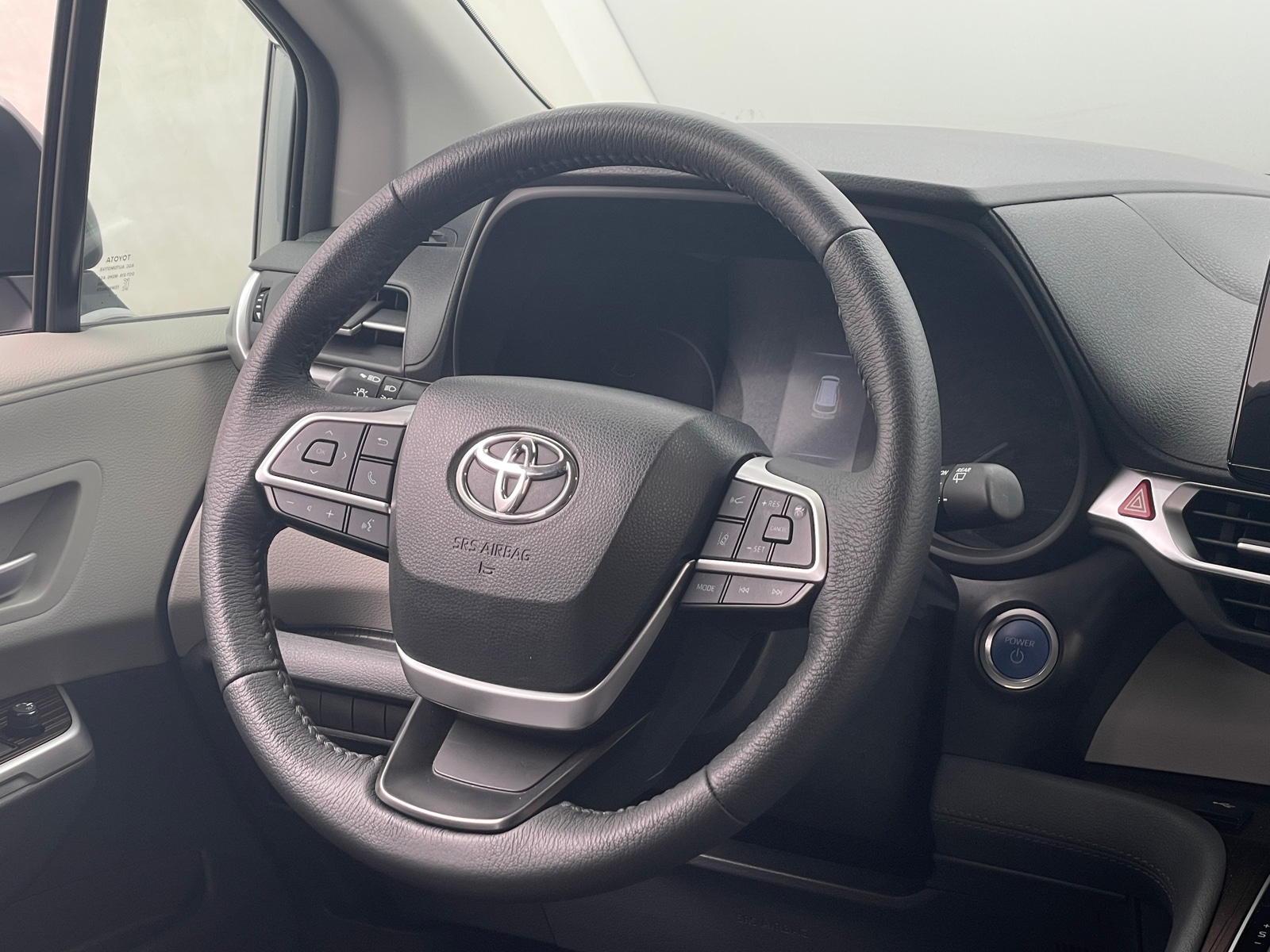 Thumbnail: 2023 Toyota Sienna - 4