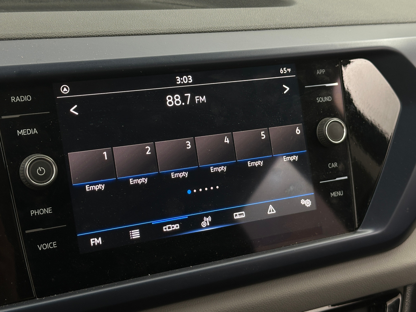 Thumbnail: 2023 Volkswagen Taos - 3