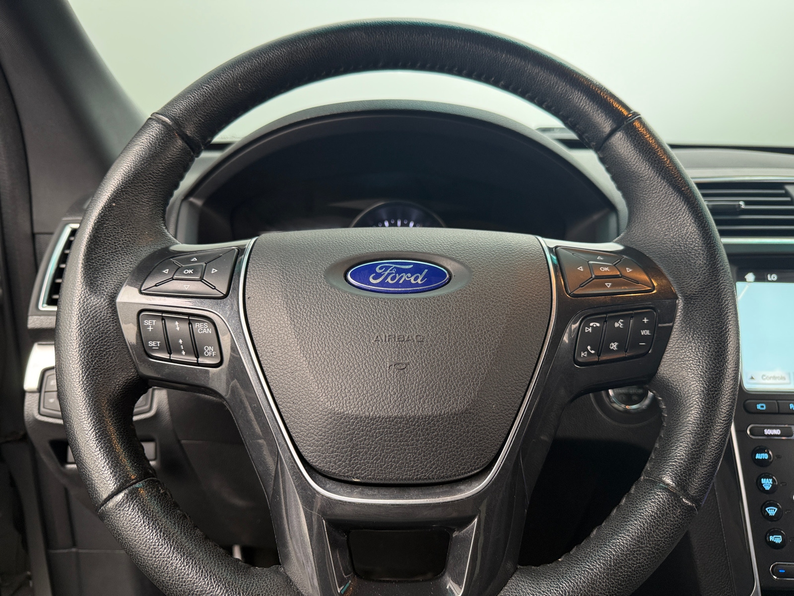 Thumbnail: 2017 Ford Explorer - 4