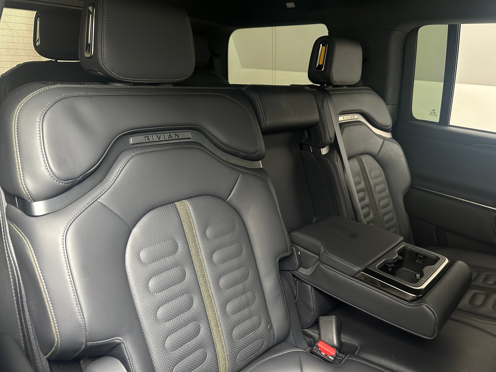 Thumbnail: 2023 Rivian R1S - 5