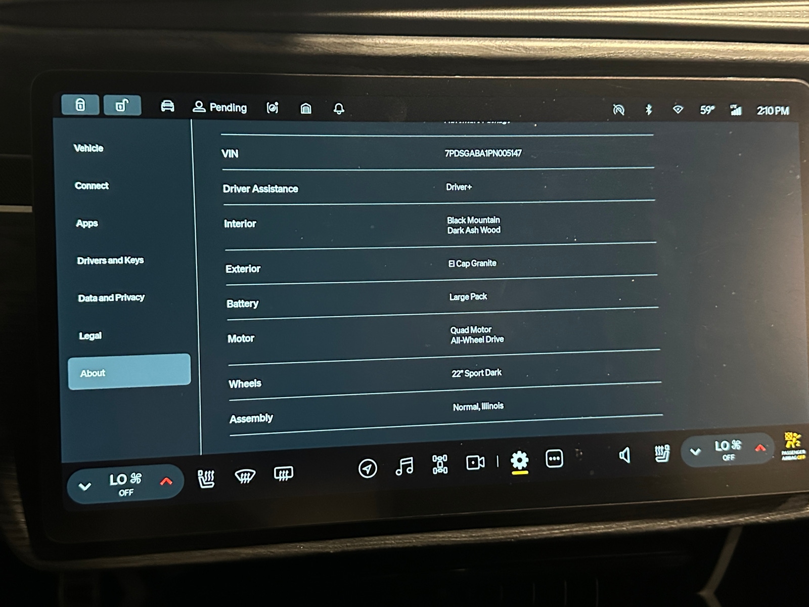 Thumbnail: 2023 Rivian R1S - 3