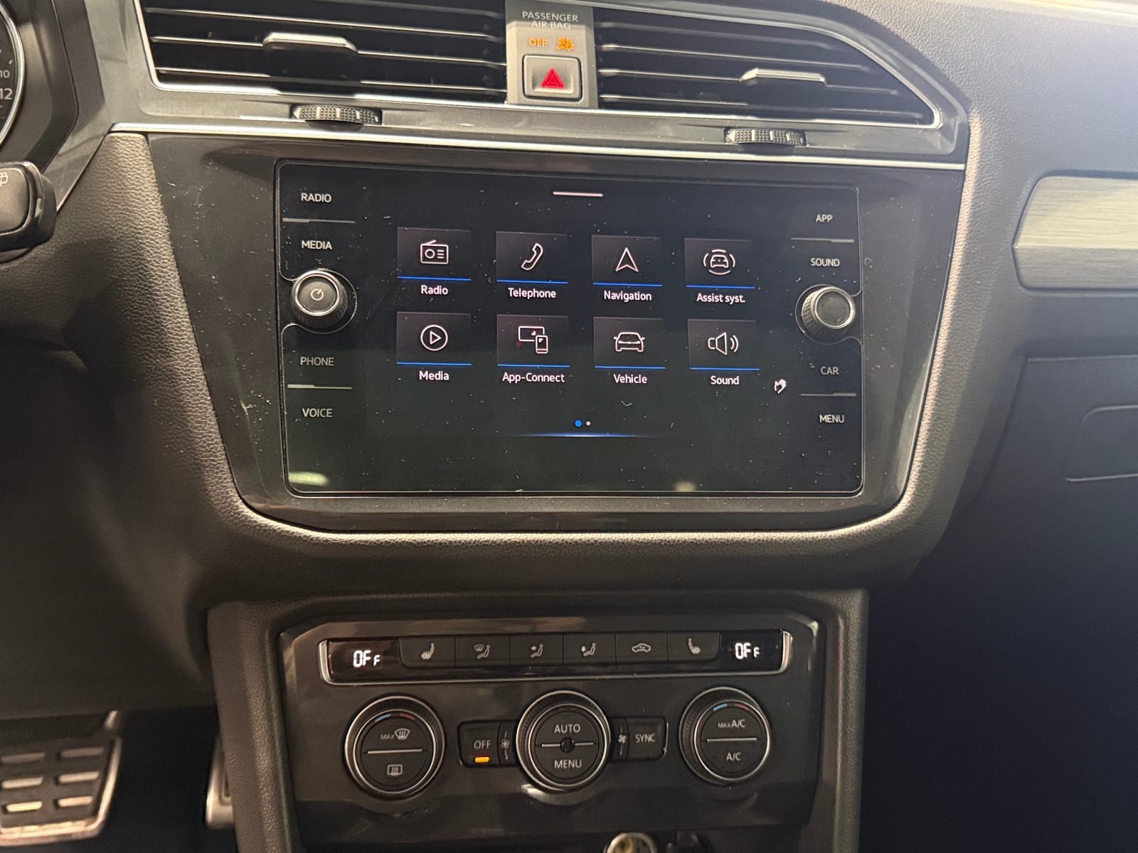 Thumbnail: 2021 Volkswagen Tiguan - 3