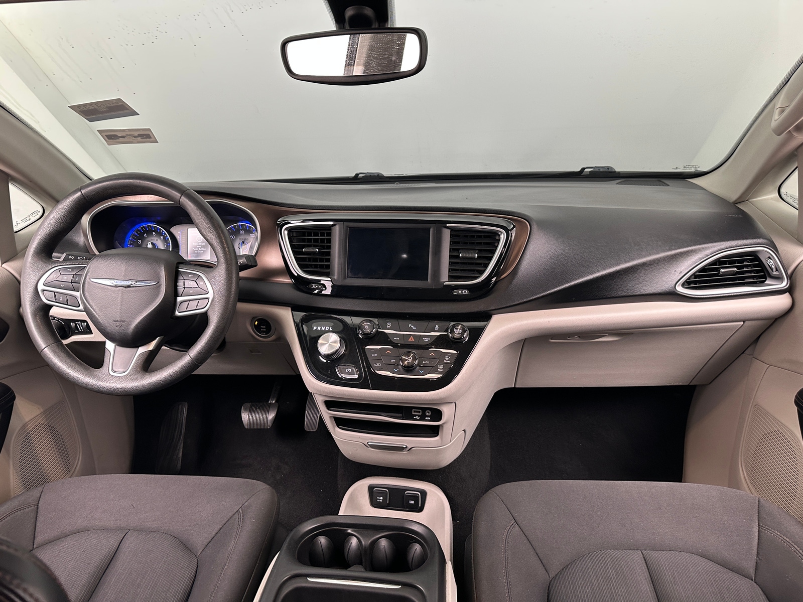 Thumbnail: 2018 Chrysler Pacifica - 3