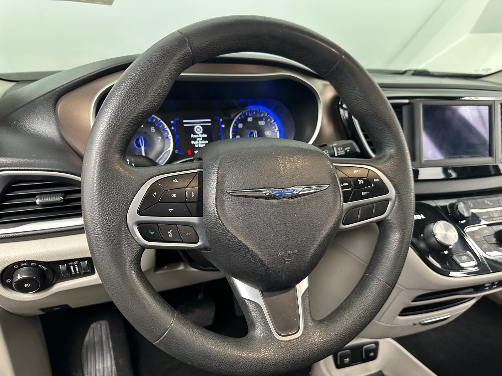 Thumbnail: 2018 Chrysler Pacifica - 5