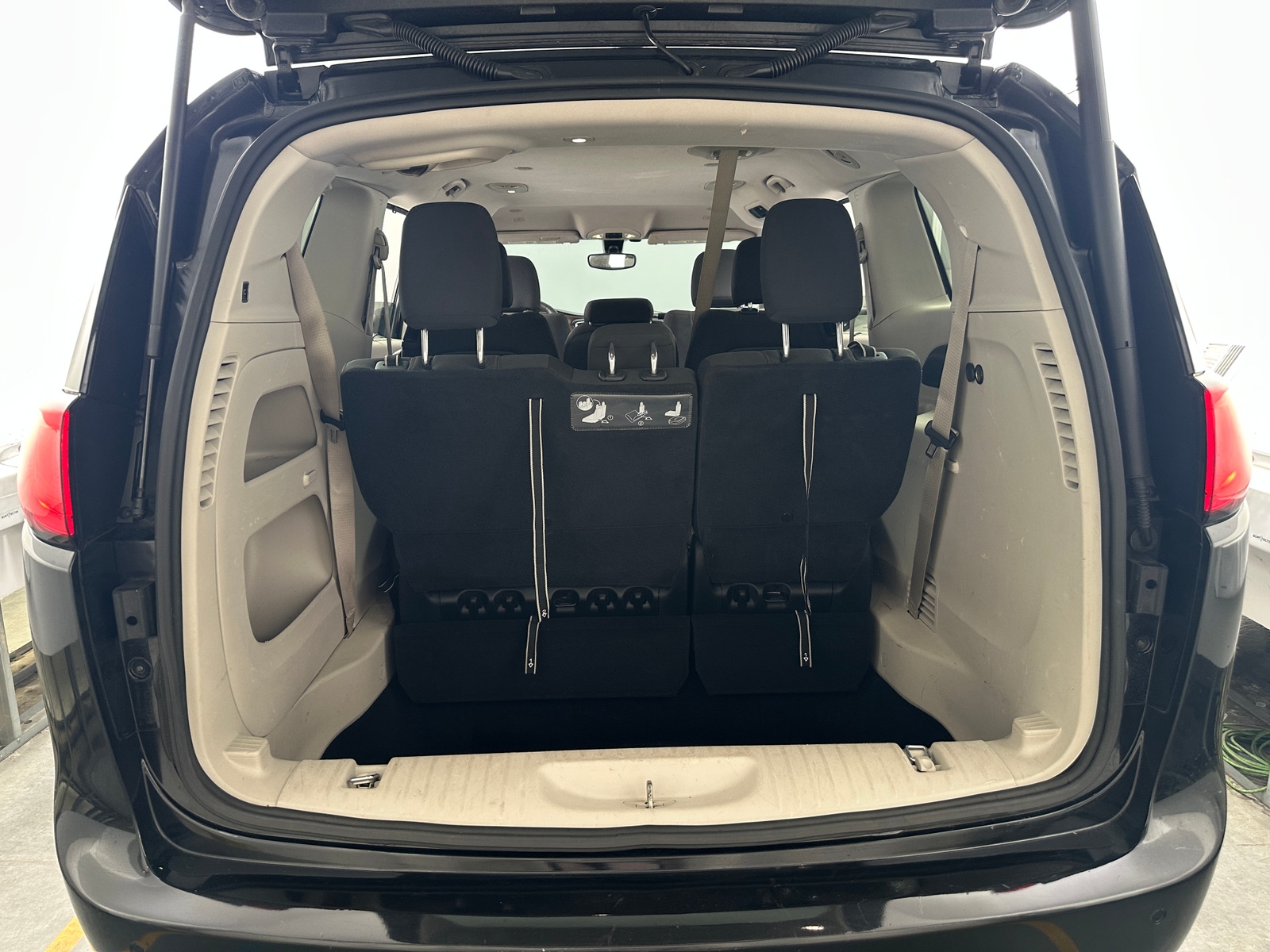 Thumbnail: 2018 Chrysler Pacifica - 7