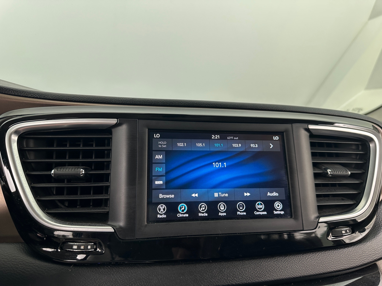 Thumbnail: 2018 Chrysler Pacifica - 4