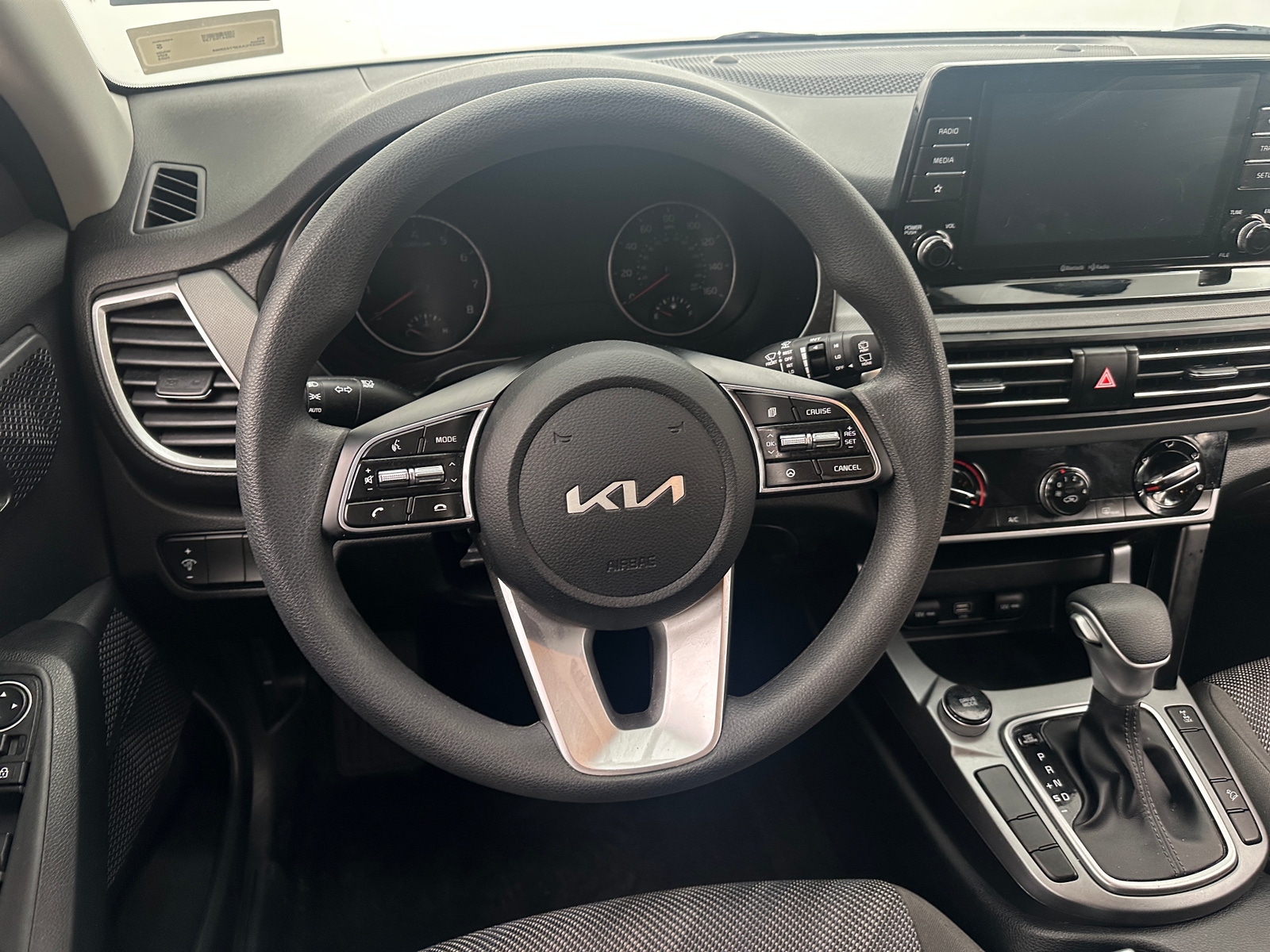 Thumbnail: 2023 Kia Seltos - 4