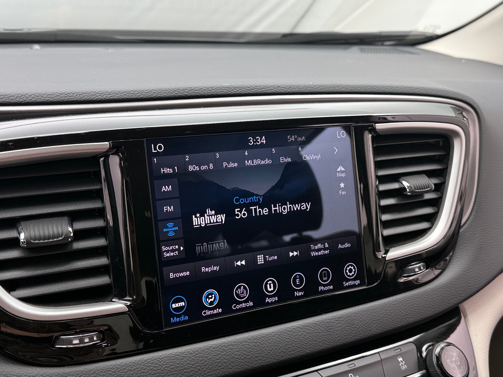 Thumbnail: 2020 Chrysler Pacifica - 4