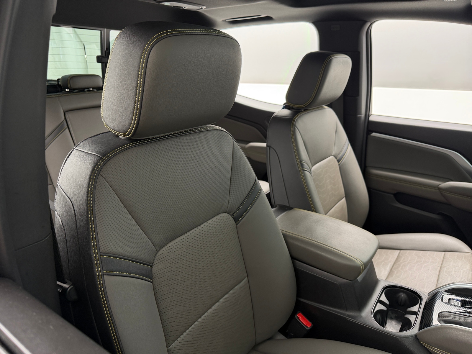 Thumbnail: 2024 Chevrolet Colorado - 2