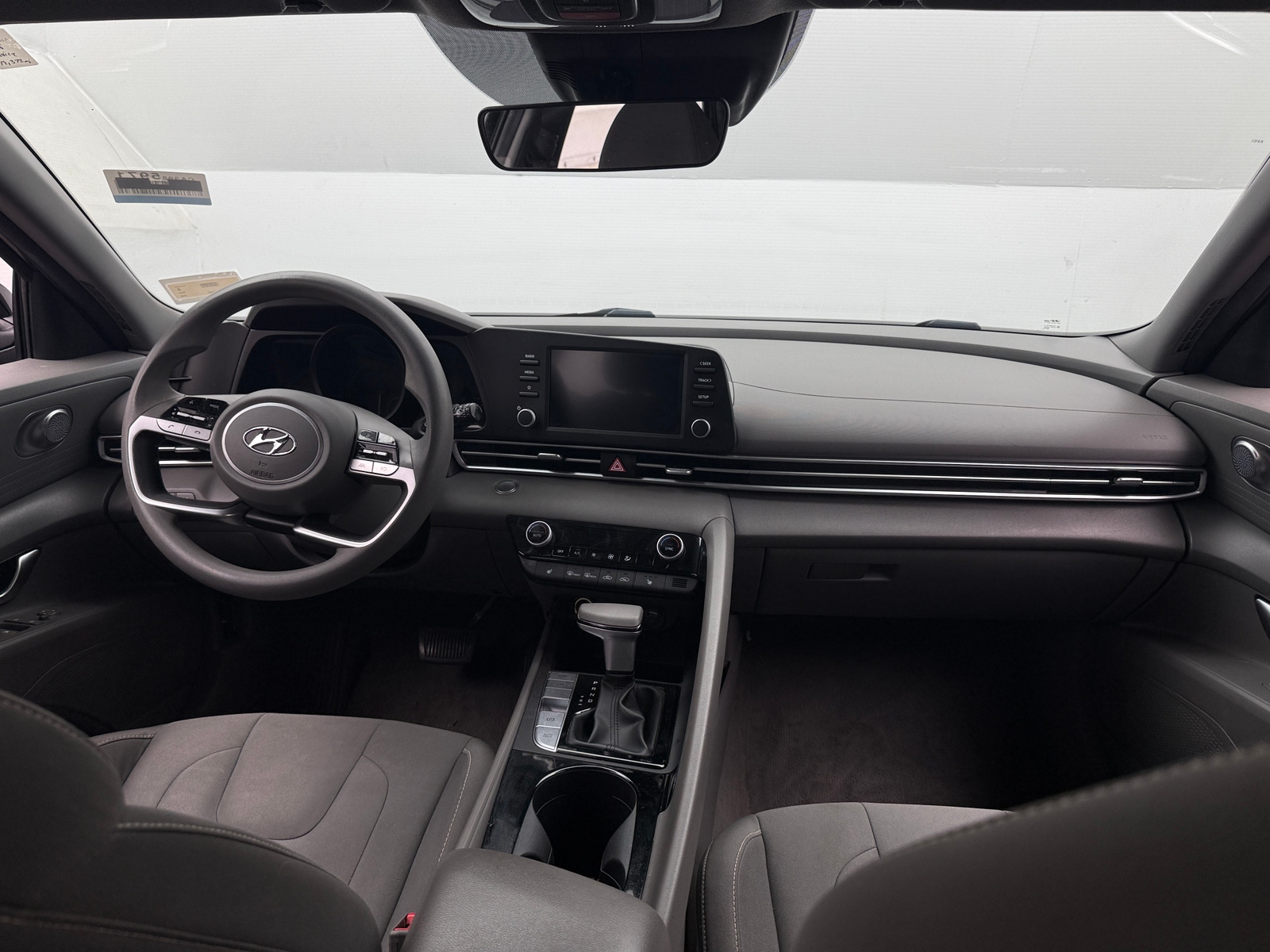 Thumbnail: 2022 Hyundai Elantra - 3