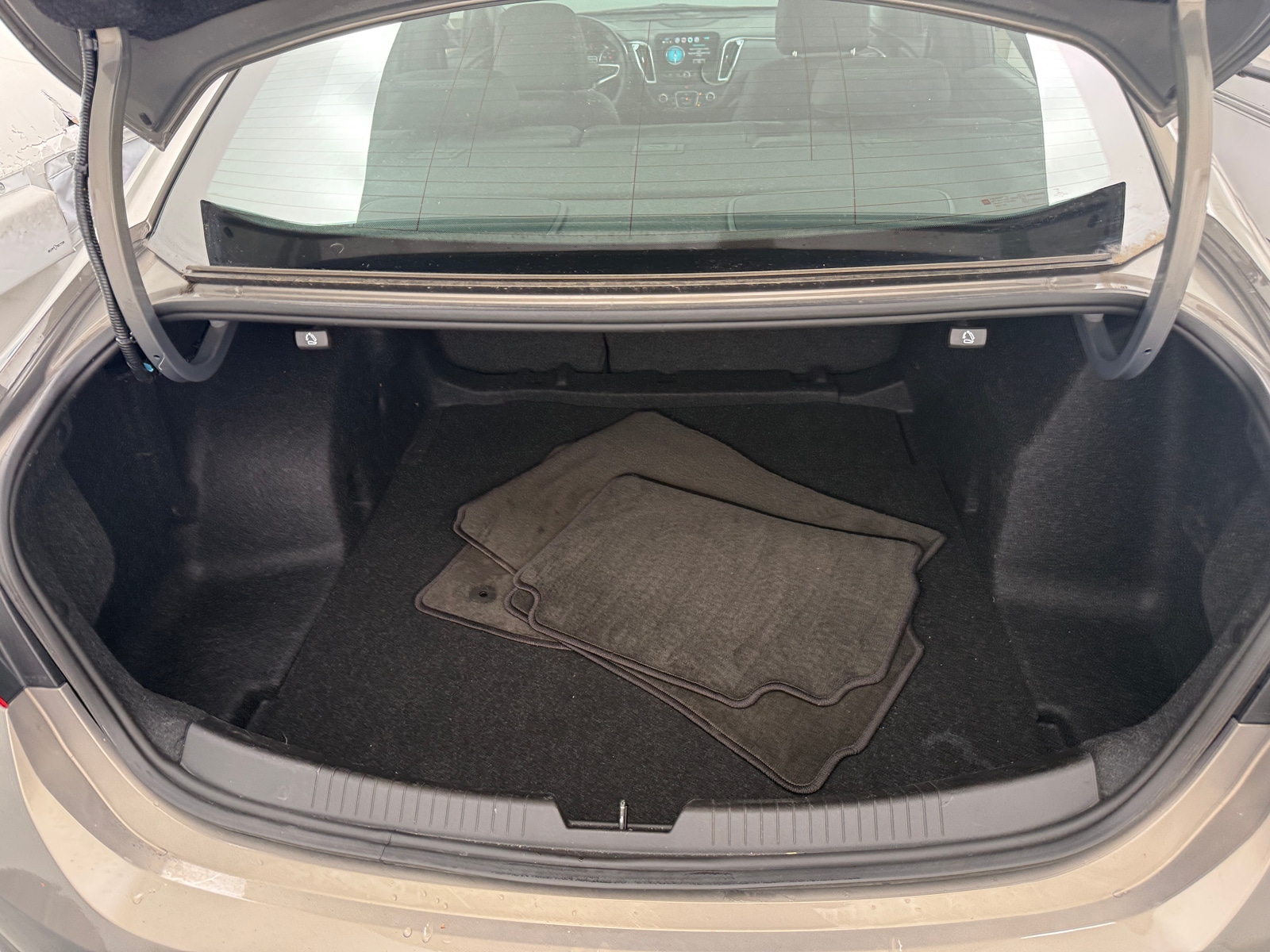 Thumbnail: 2018 Chevrolet Malibu - 7