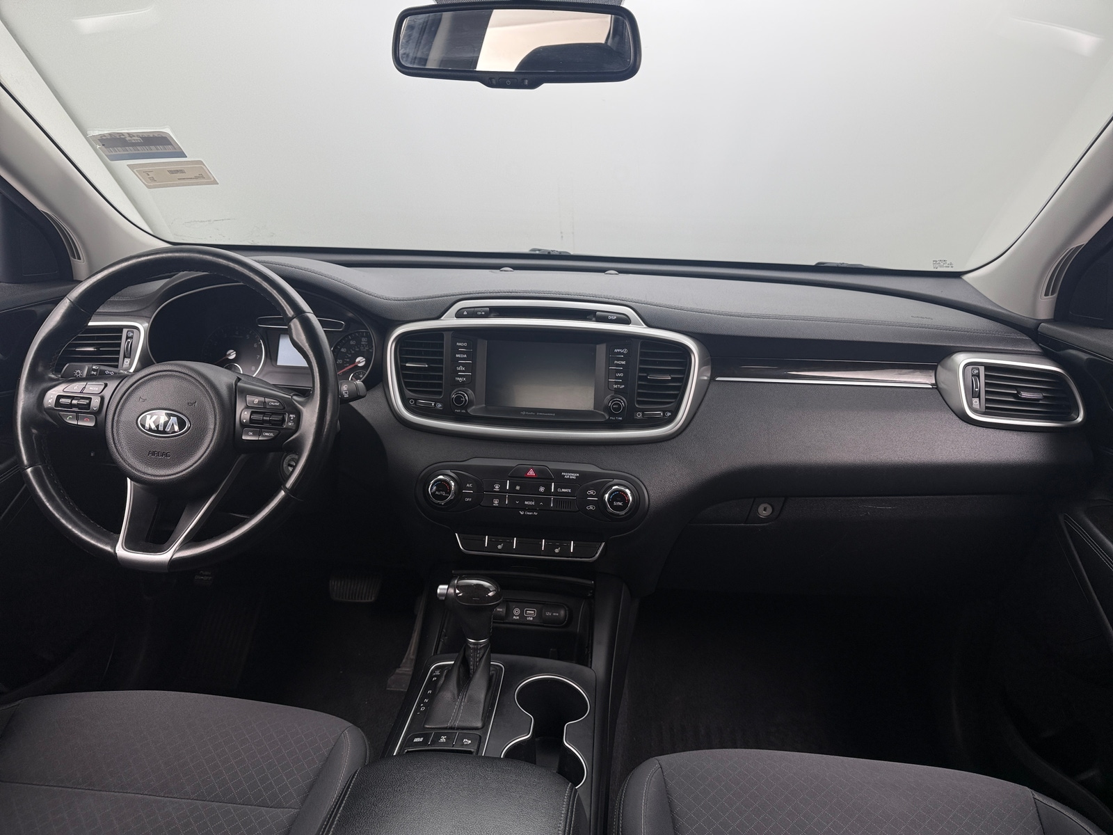 Thumbnail: 2017 Kia Sorento - 3