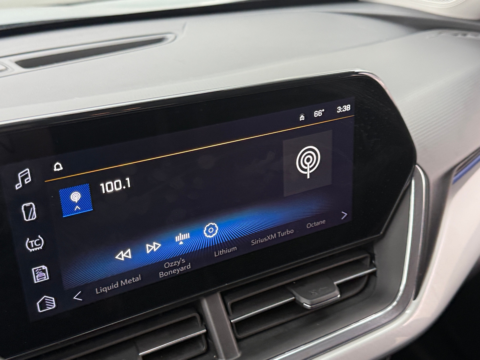 Thumbnail: 2025 Chevrolet Trax - 4