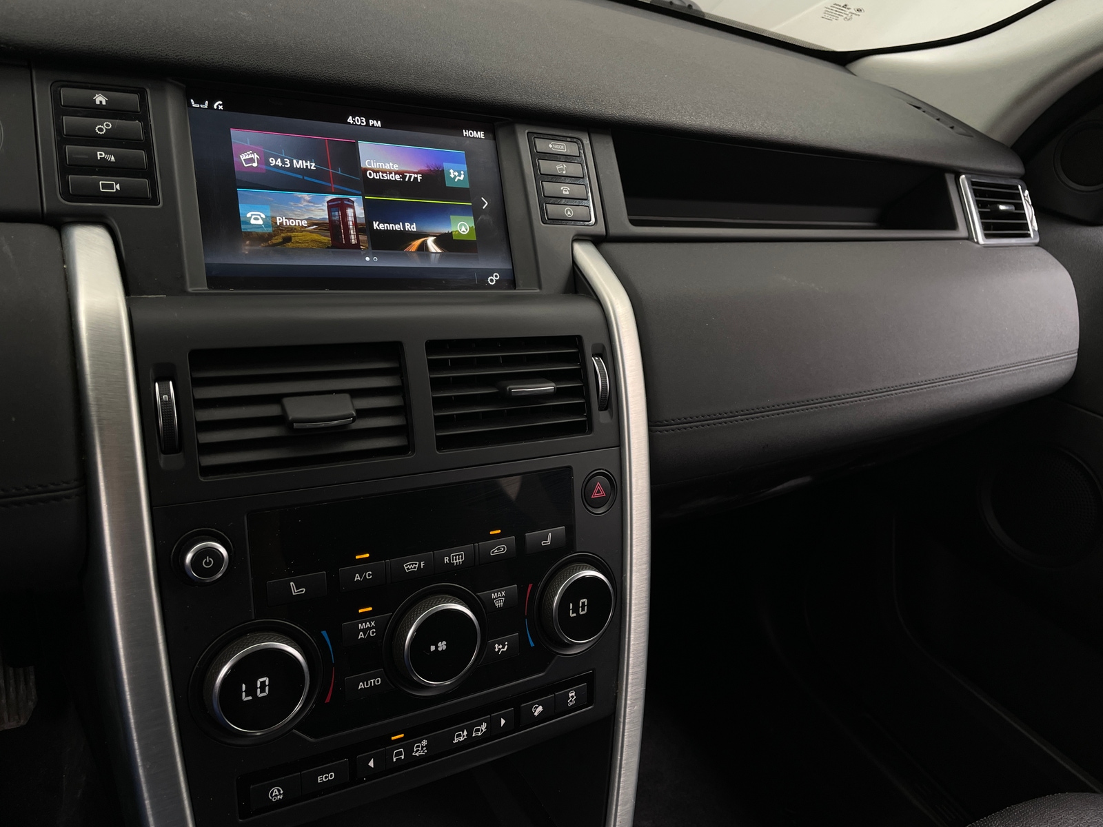 Thumbnail: 2019 Land Rover Discovery Sport - 3