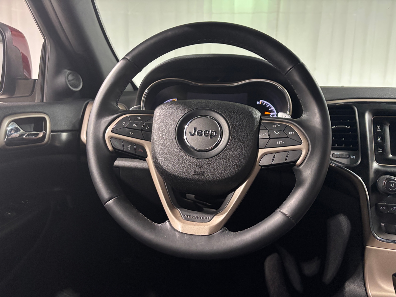 Thumbnail: 2017 Jeep Grand Cherokee - 5