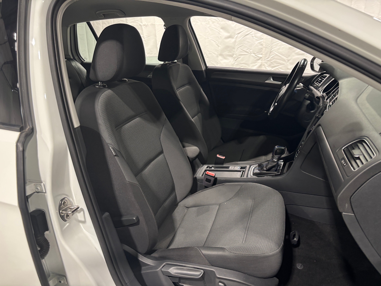 Thumbnail: 2019 Volkswagen e-Golf - 2