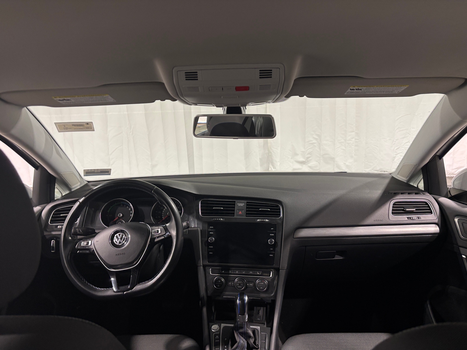 Thumbnail: 2019 Volkswagen e-Golf - 3