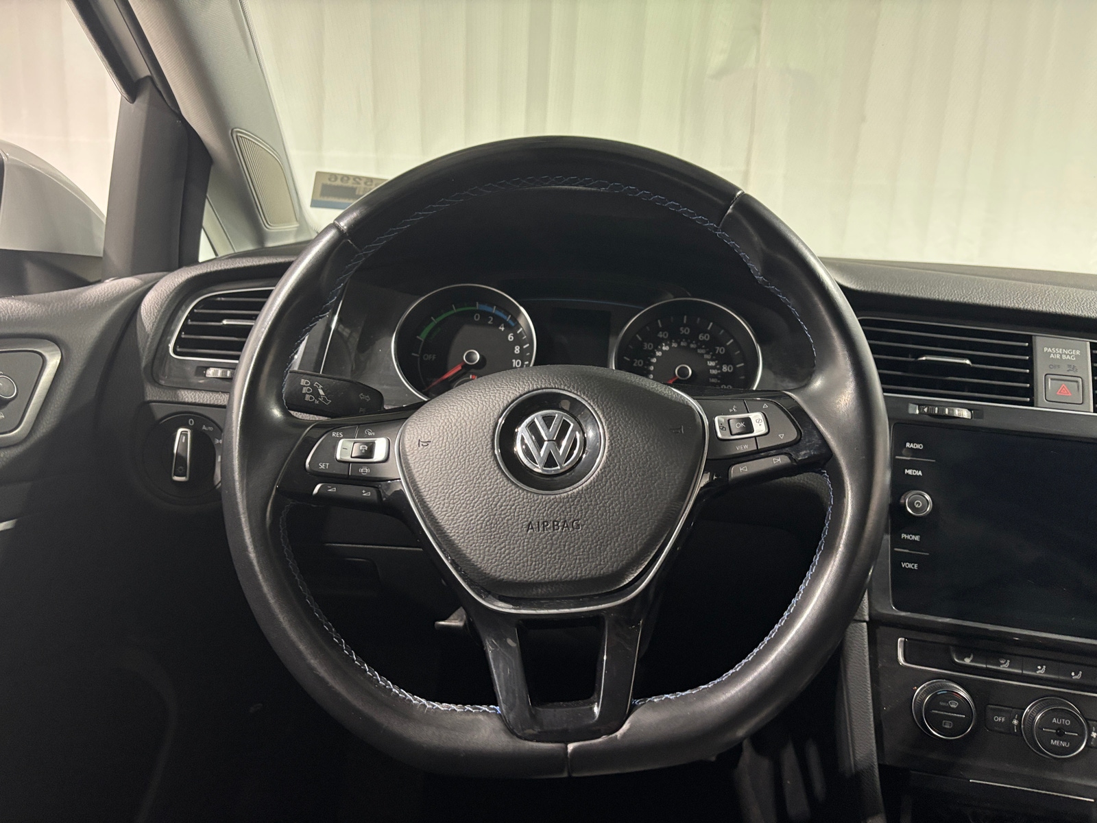 Thumbnail: 2019 Volkswagen e-Golf - 5