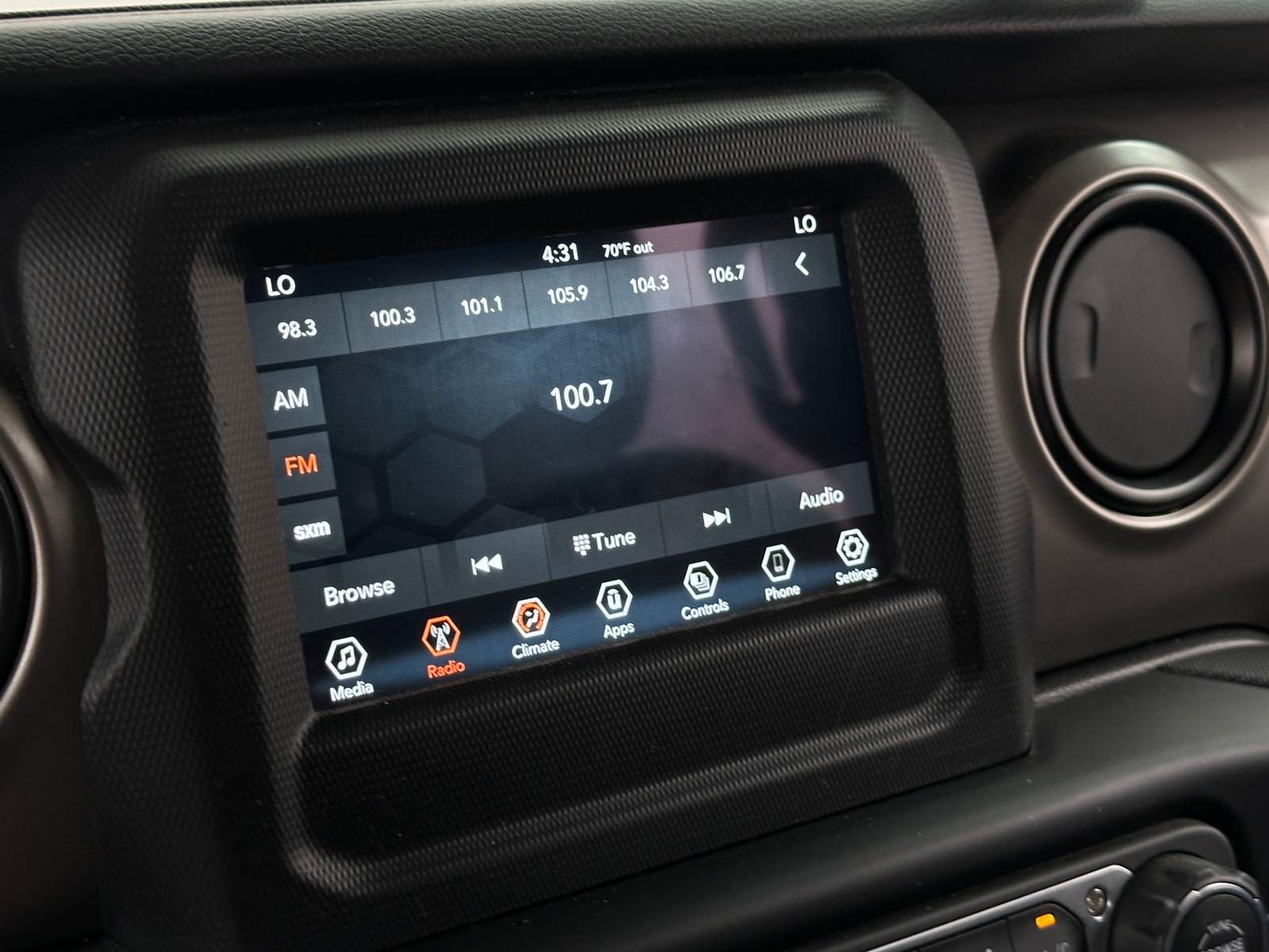 Thumbnail: 2021 Jeep Gladiator - 4