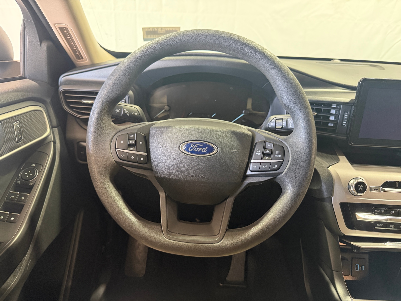 Thumbnail: 2022 Ford Explorer - 5