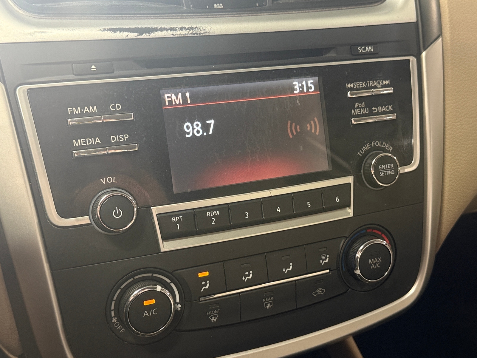 Thumbnail: 2017 Nissan Altima - 4