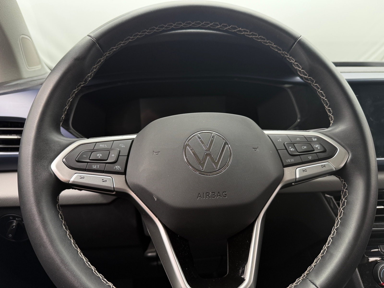 Thumbnail: 2023 Volkswagen Taos - 5