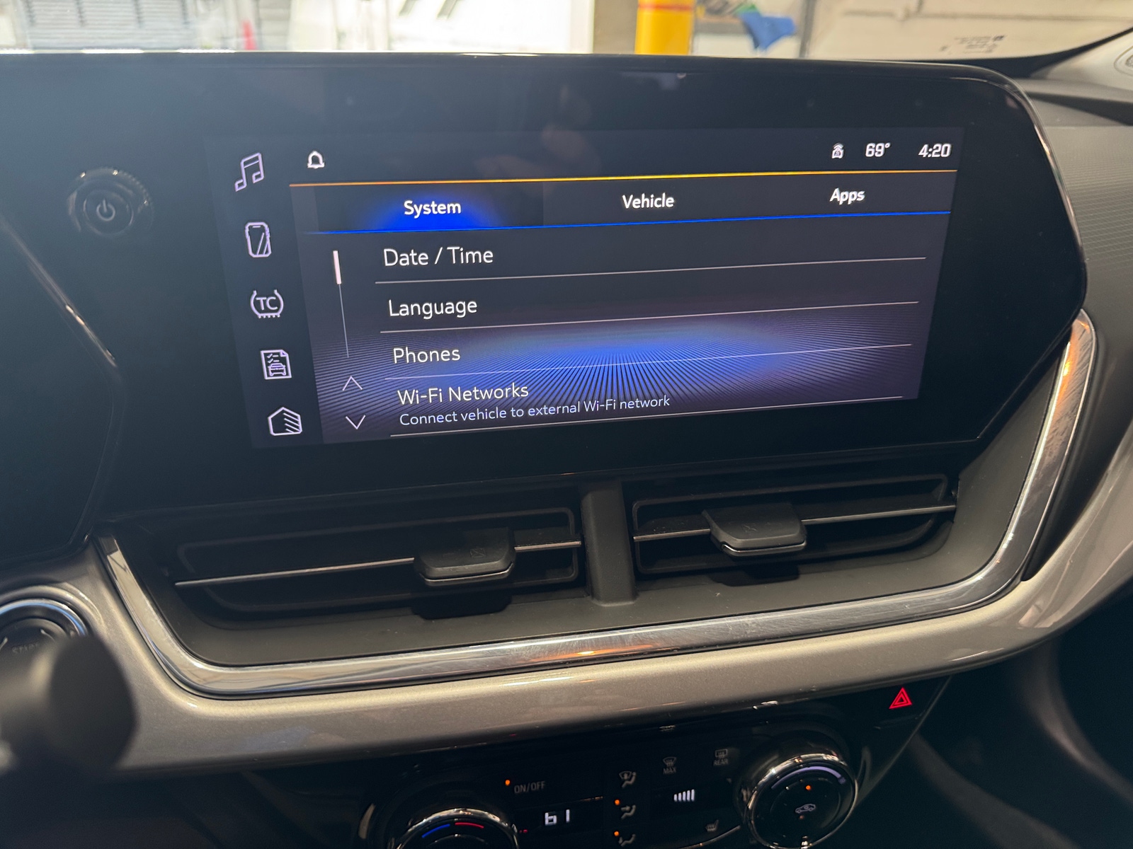 Thumbnail: 2025 Chevrolet Trax - 4