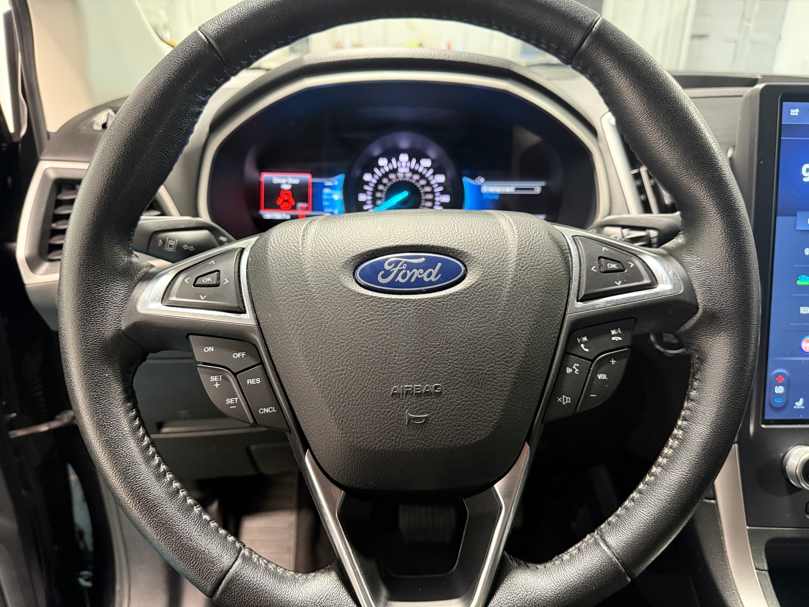 Thumbnail: 2021 Ford Edge - 4