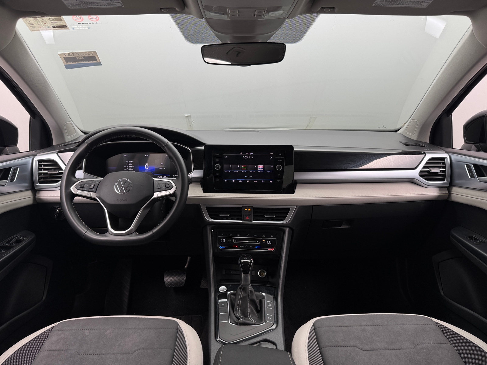 Thumbnail: 2025 Volkswagen Taos - 3