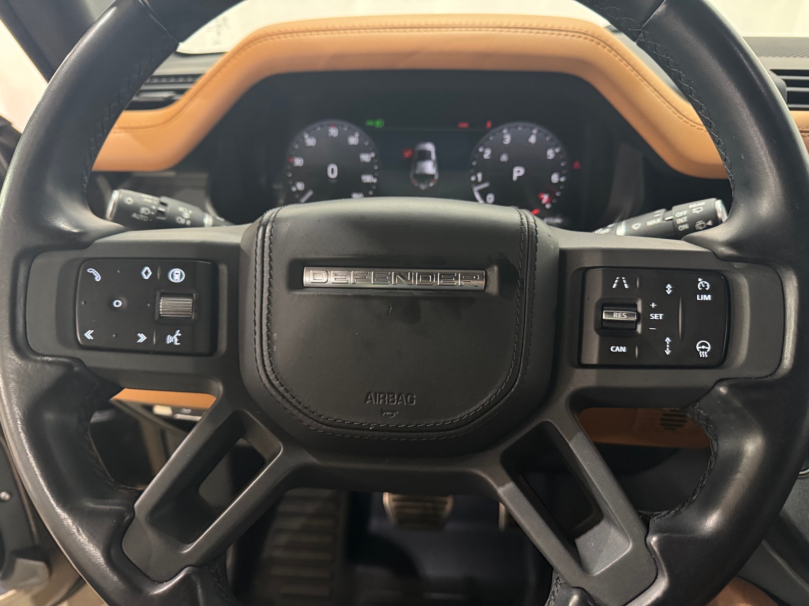 Thumbnail: 2024 Land Rover Defender - 4