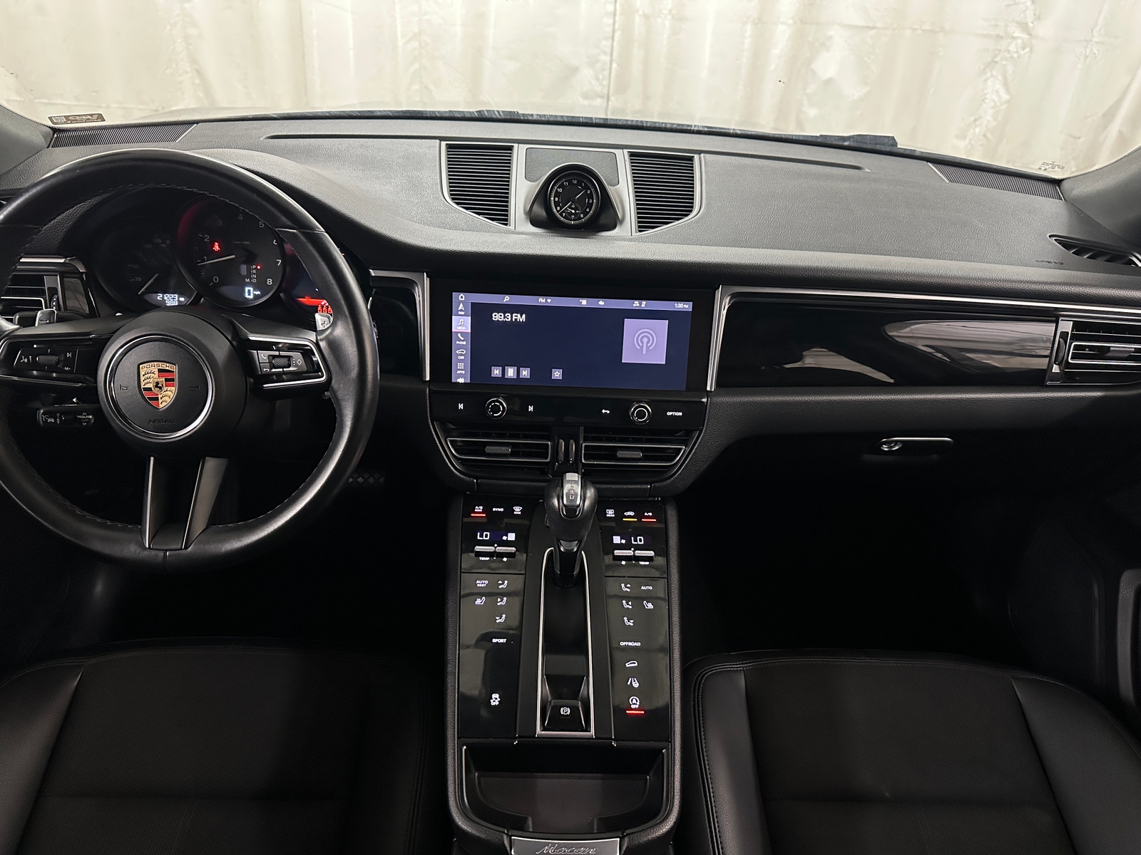 Thumbnail: 2023 Porsche Macan - 2