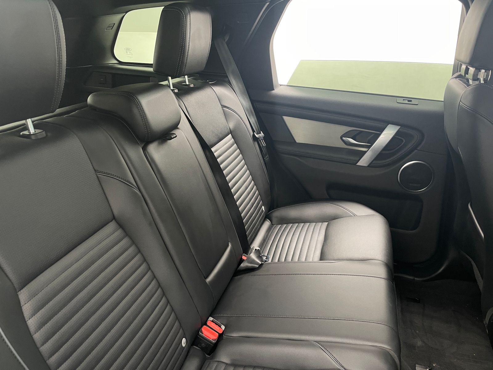 Thumbnail: 2024 Land Rover Discovery Sport - 5