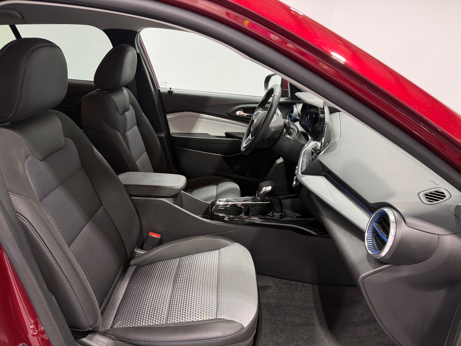 Thumbnail: 2025 Chevrolet Trax - 2