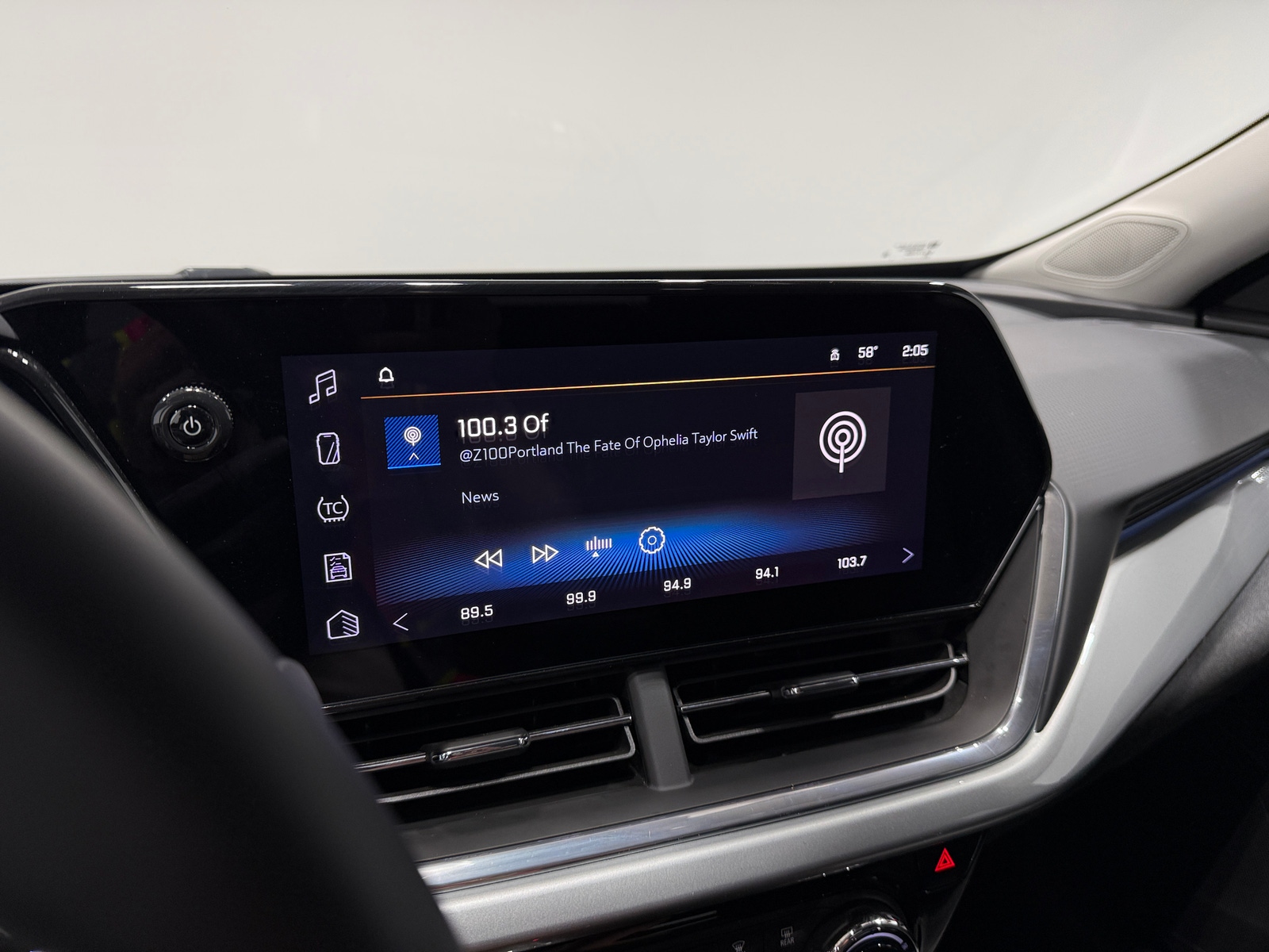 Thumbnail: 2025 Chevrolet Trax - 4