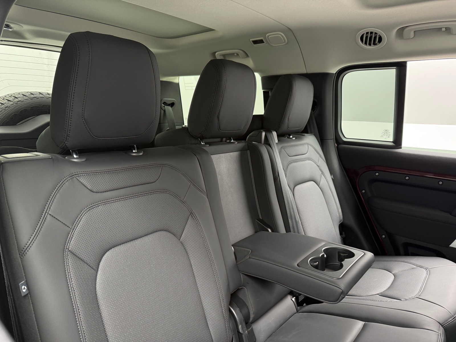 Thumbnail: 2023 Land Rover Defender - 5