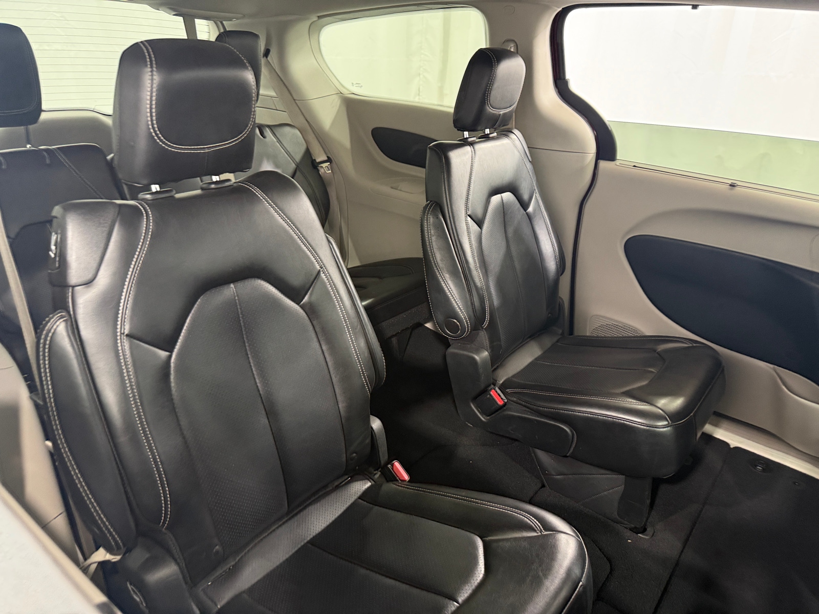 Thumbnail: 2023 Chrysler Pacifica - 5