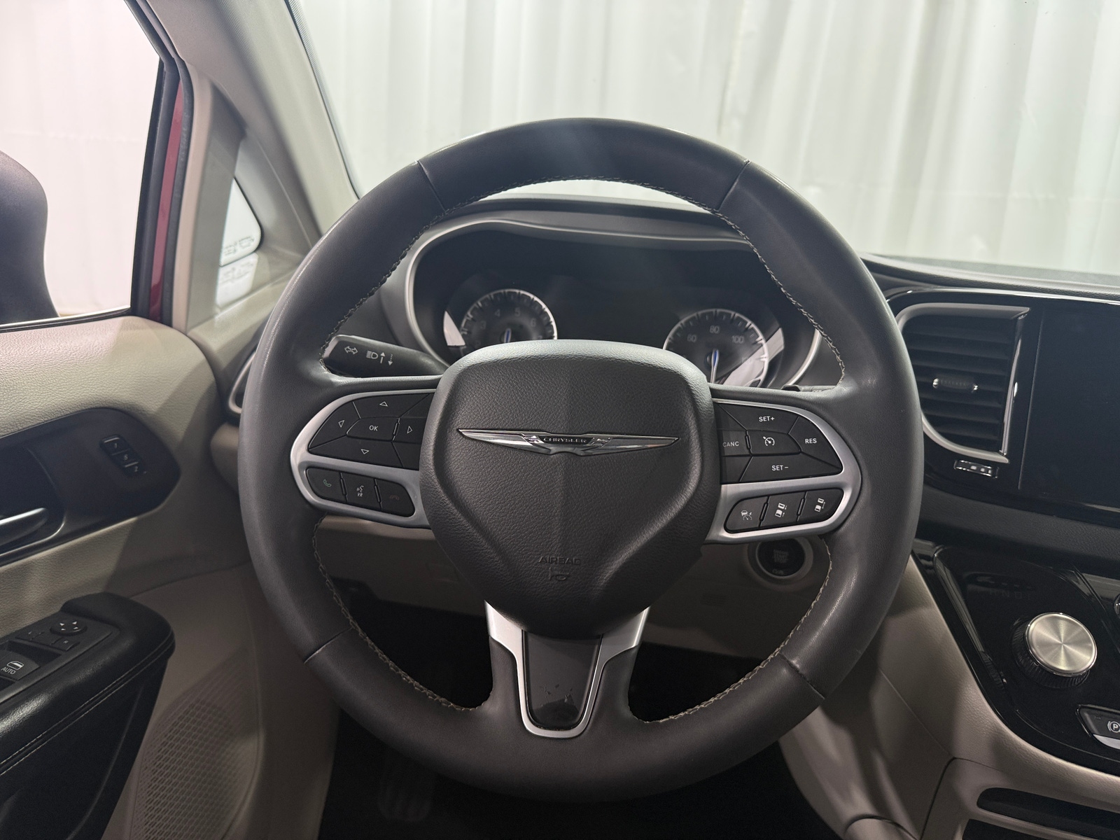 Thumbnail: 2023 Chrysler Pacifica - 4