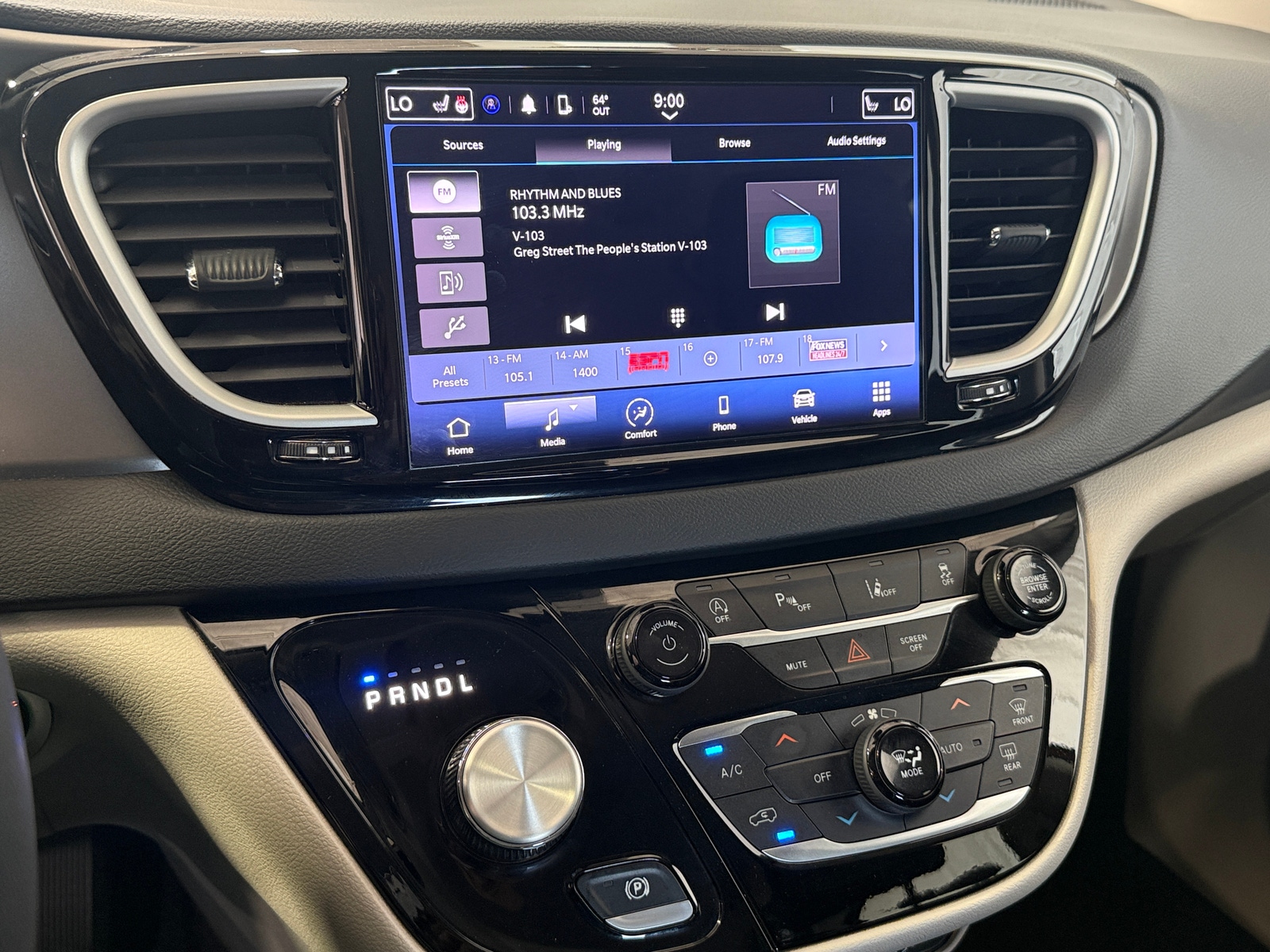 Thumbnail: 2023 Chrysler Pacifica - 3