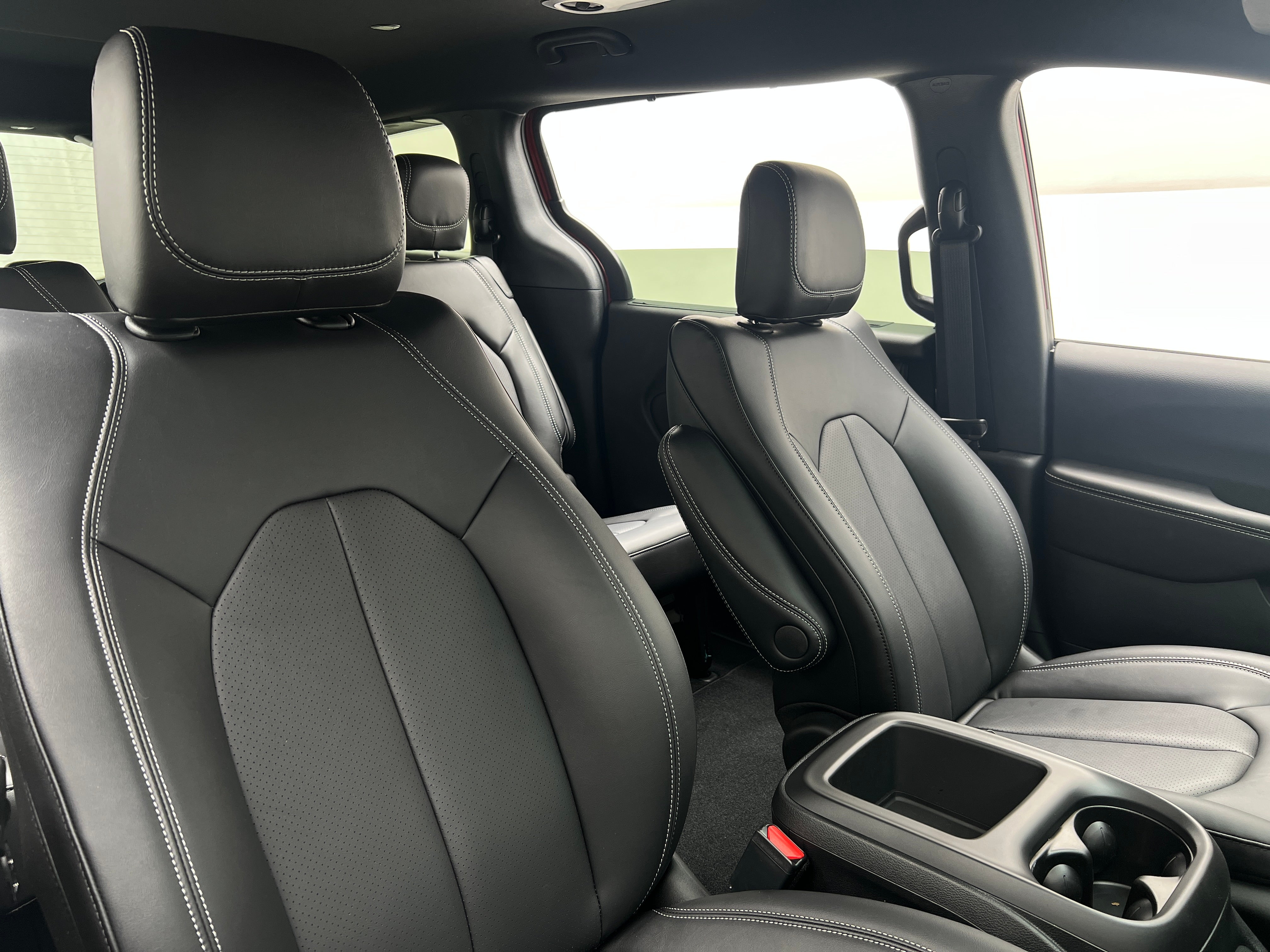 2026 Chrysler Voyager LX's photo