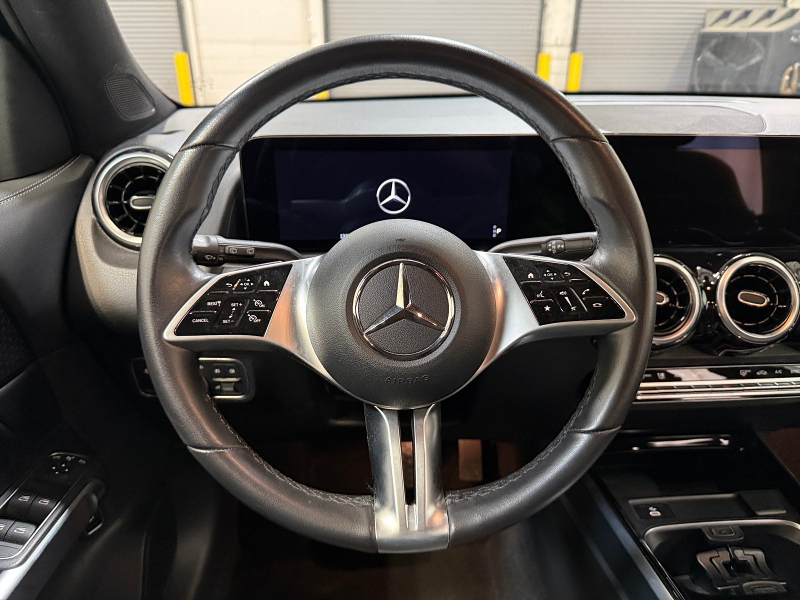 Thumbnail: 2025 Mercedes-Benz GLB - 4
