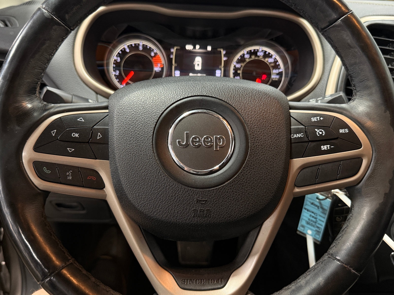 Thumbnail: 2017 Jeep Cherokee - 5